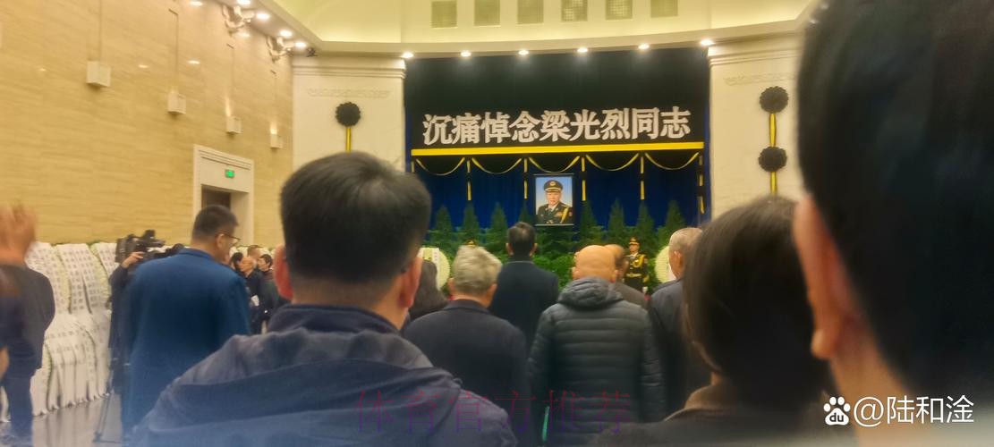 沉痛悼念张俊秀同志